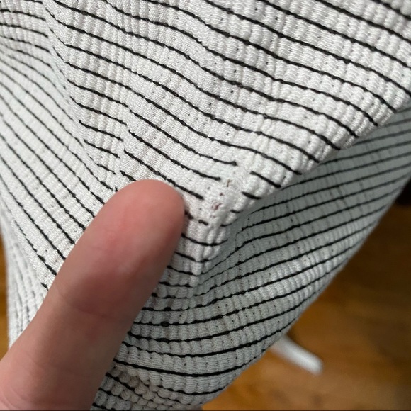 LC Lauren Conrad Bell 3/4 Sleeve Keyhole Back Top - Picture 7 of 9